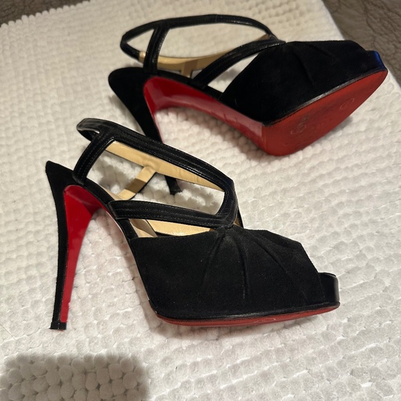 Beautiful Louboutin heels. No box - Picture 1 of 3